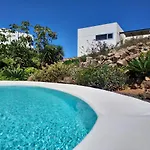 Private With Pool In Willa *