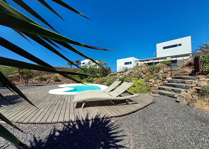 Villa Private With Pool In