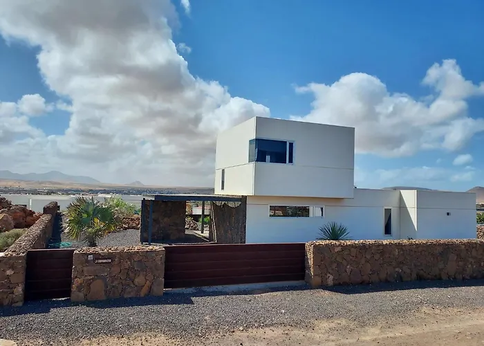 Private With Pool In Villa Lajares